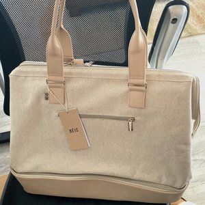 Béis The Weekender Bag in Beige
